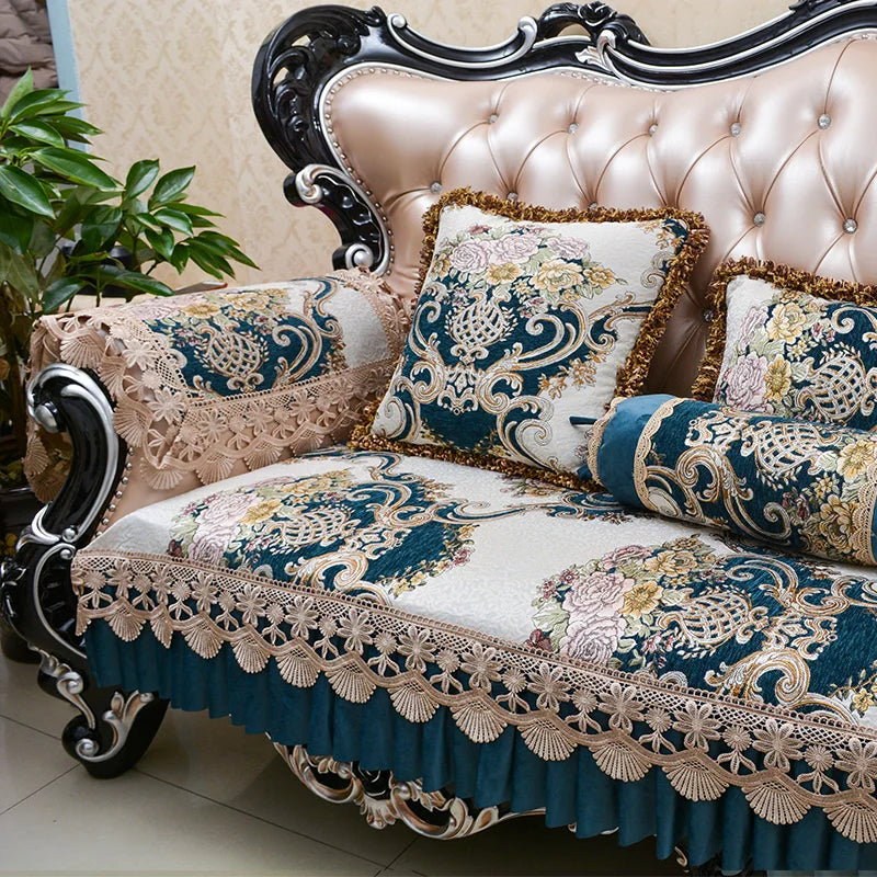 Un canapé orné de riches motifs floraux, de dentelle élégante et de détails dorés, créant une atmosphère sophistiquée et luxueuse dans cette pièce.
