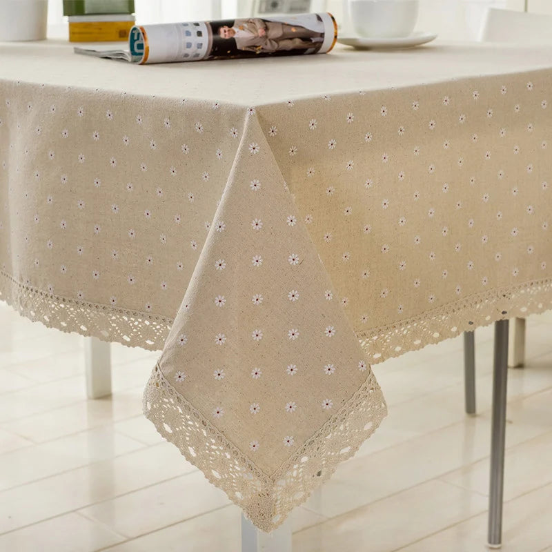 nappe table lin motif fleur dentelle beige serviettes assiettes couverts classique rustique