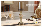 bougeoirs dorés transparents supports bougie colonne texture ornée vintage décoration maison chandelles floraux