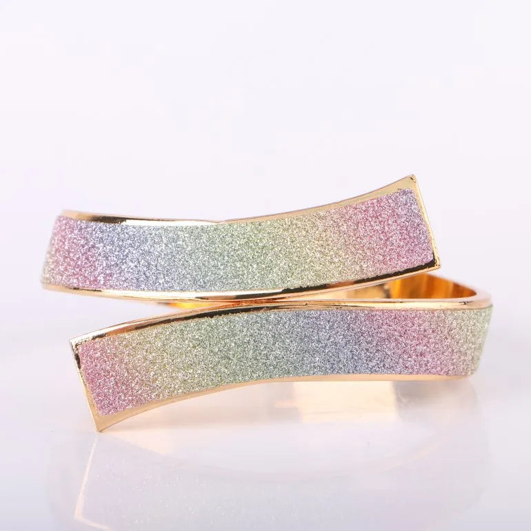 bracelet moderne paillettes or argent fermoir élégant accessoire mode bijou métal qualité haut gamme