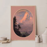 Une peinture murale en couleurs chaudes représentant une montagne majestueuse au coucher du soleil.