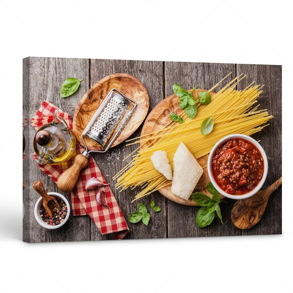 Ingrédients pour la préparation de pâtes et de sauce tomate sur une surface en bois rustique.