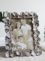 cadre photo ornement feuilles dorées texture métallique vintage fixation photo or antique gold silver
