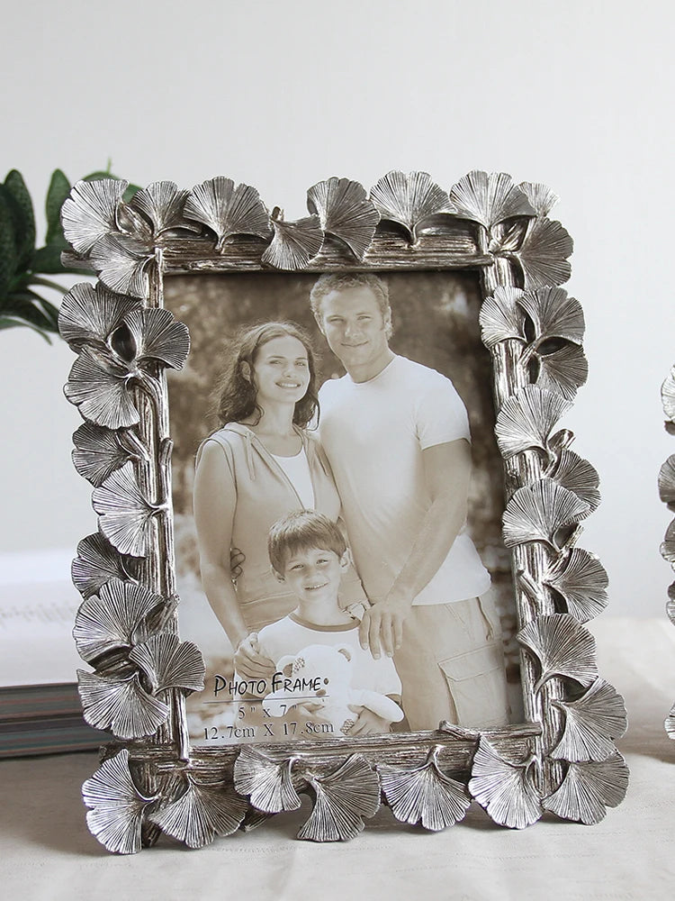 cadre photo ornement feuilles dorées texture métallique vintage fixation photo or antique gold silver
