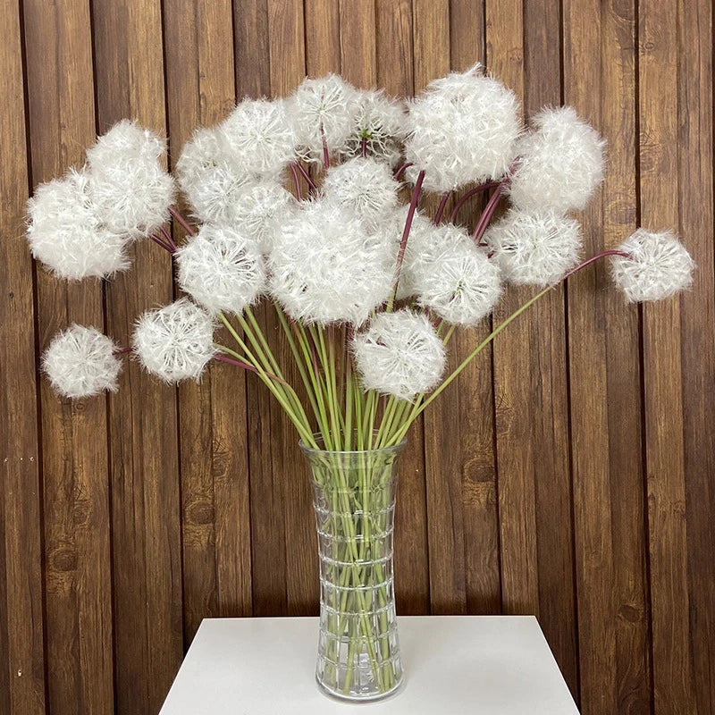 Fleur de pissenlit artificielle blanche dans un vase