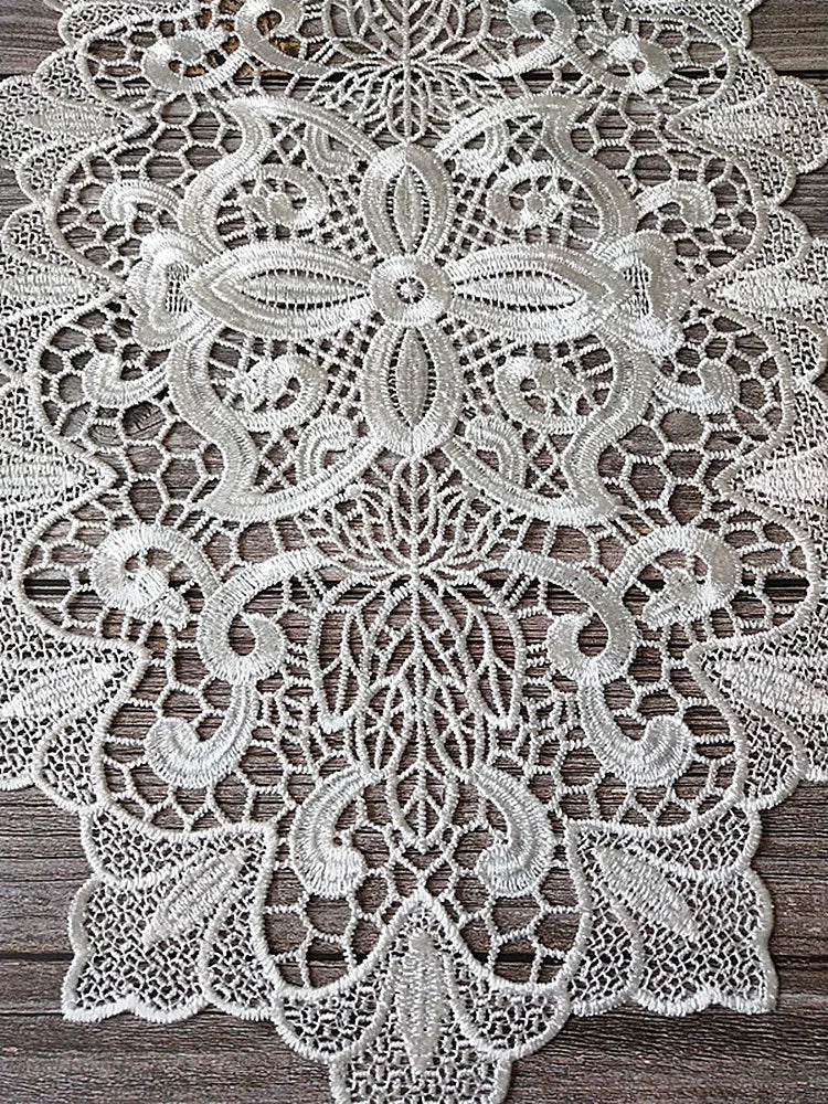 serviette table blanche brodée motif floral coton polyester classique maison festive