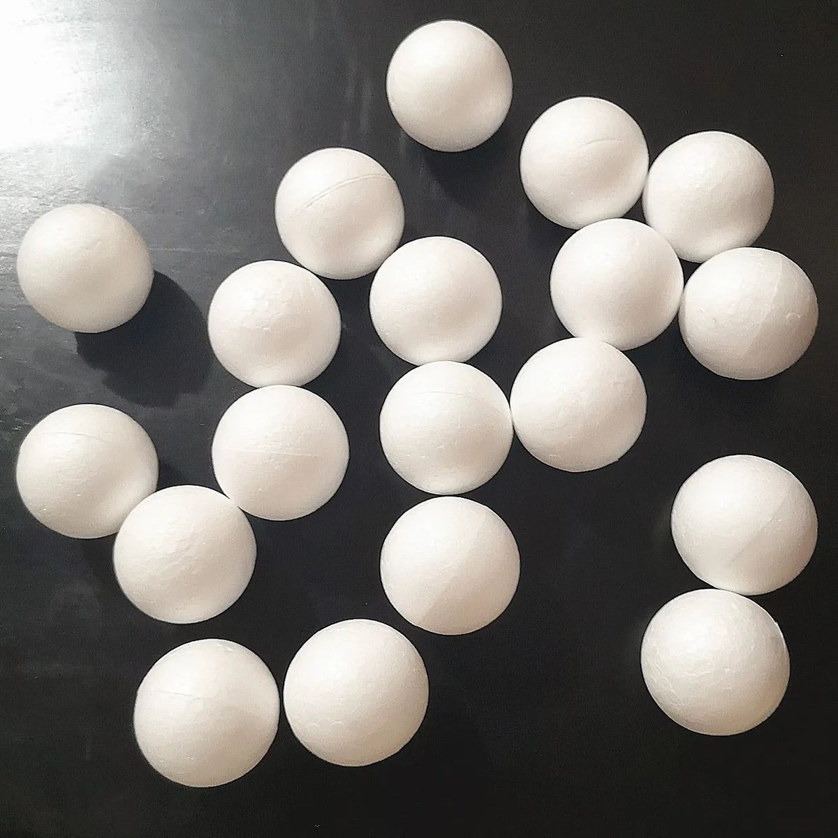 boules polystyrène blanc simples décorations fêtes mariage bricolage artisanat rondes lisses opaques variées tailles