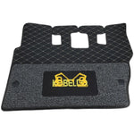 tapis sol noir rouge texturé losange granuleux industriel kobelco vehicule logo