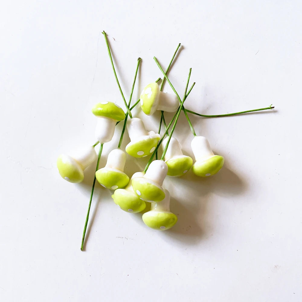 champignons artificiels blancs rouges roses bleus verts taches blanches décoration noël scrapbooking