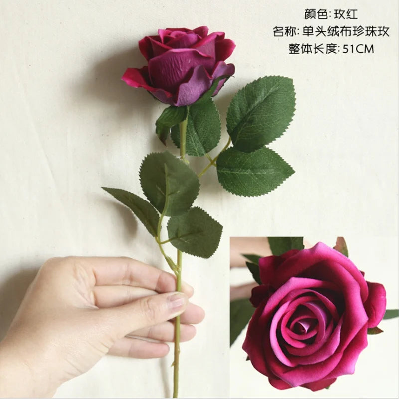 bouquet roses artificielles rouge blanc velours feuilles vertes decoration intérieure classique anniversaire mariage