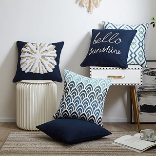 coussin decoratif broderie motif floral bleu marine jaune geometrique moderne boheme intérieur chambre salon