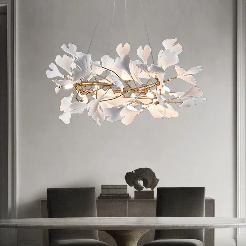 lampe suspendue feuilles gingko blanc doré contemporaine élégante salon chambre lumière chaînes porcelainière
