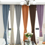 Rideau violet moderne dans une chambre à coucher