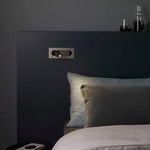 Applique murale LED avec abat-jour bleu éclairant un coin de pièce