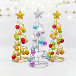 Sapin de Noël en fer forgé doré avec boules décoratives