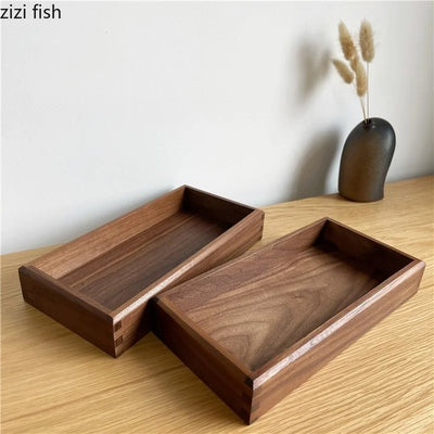 Plateau de rangement en bois noyer noir sur un bureau moderne