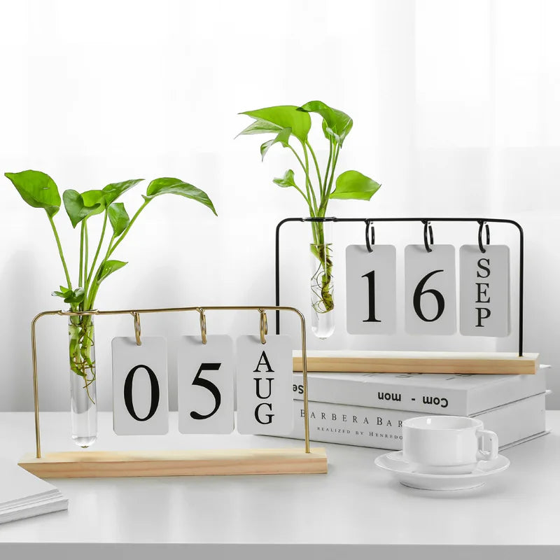 calendrier mural moderne minimaliste noir blanc vase transparent plantes cartes dates support métallique bois