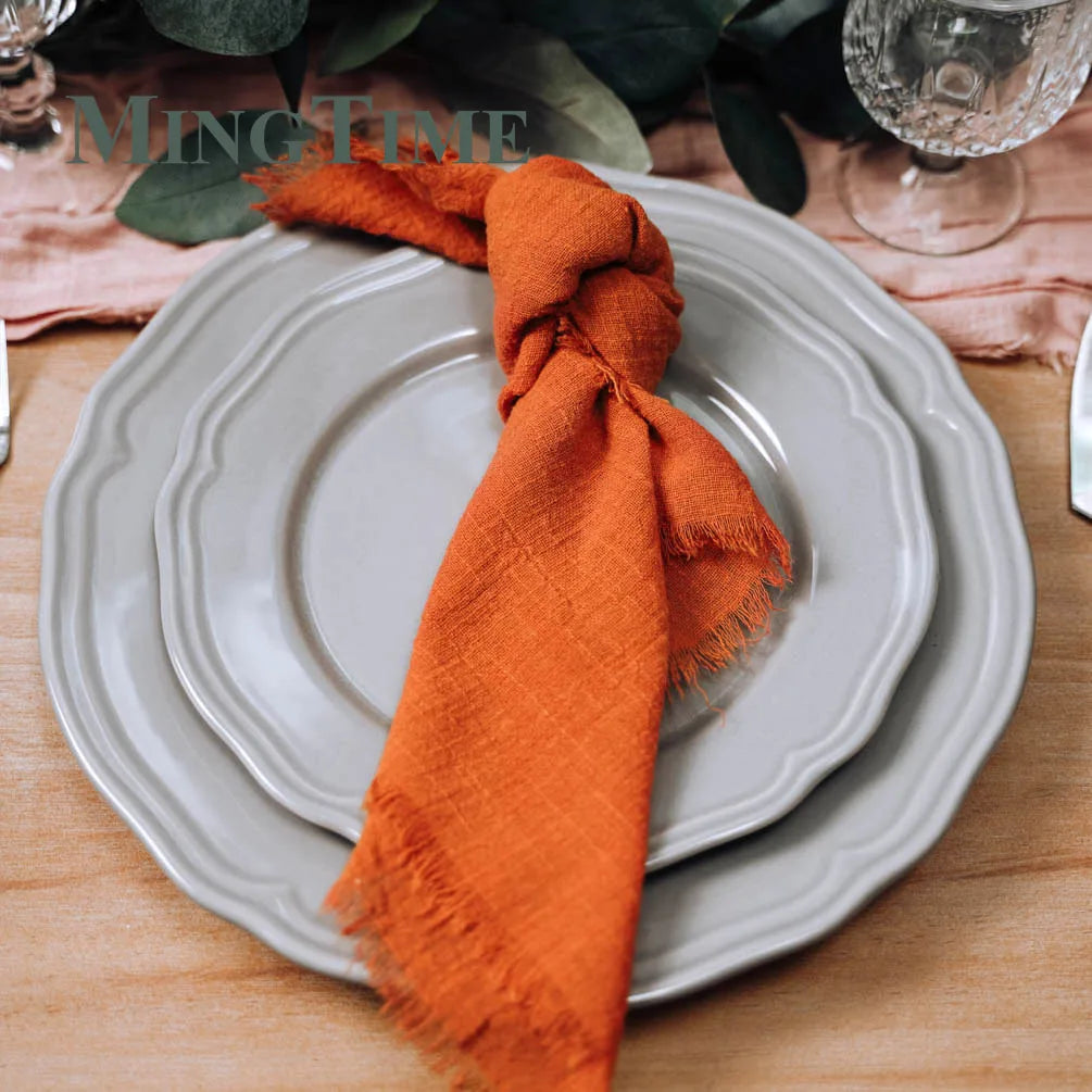 serviette table moderne gris rose pâle franges bord texture rugueuse opacité rustique