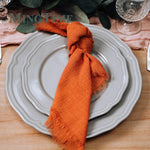 serviette table moderne gris rose pâle franges bord texture rugueuse opacité rustique