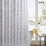 rideau douche moderne transparent gris clair blanc motifs géométriques anneaux métalliques respectueux environnement