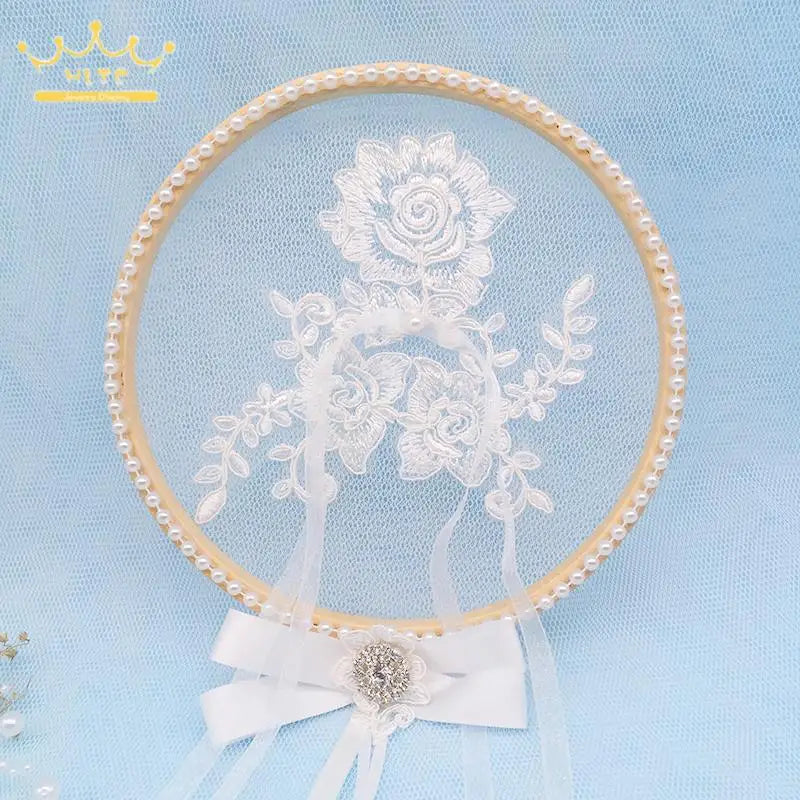 anneau mariage boîte dentelle fleurs blanc présentoir bijoux classique or blanc emballage