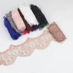 tissu dentelle fleurs franges rose pâle blanc noir vert rouge violet gris classique