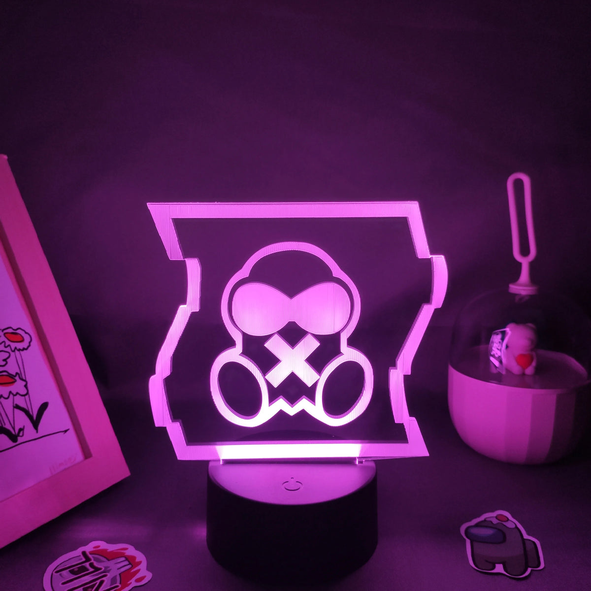 Lampe 3D masque à gaz vue de côté montrant design détaillé