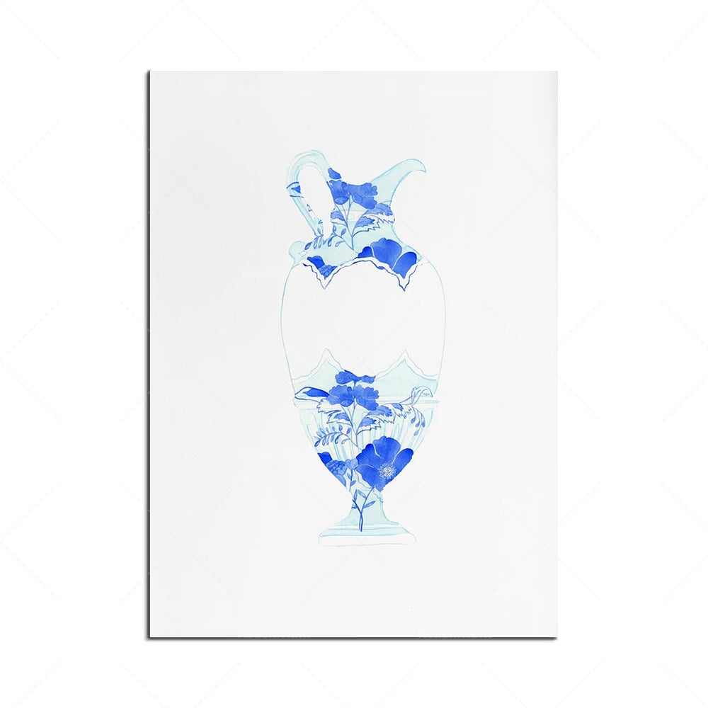 Une vase de porcelaine ornée de fleurs stylisées dans des tons bleus délicats.