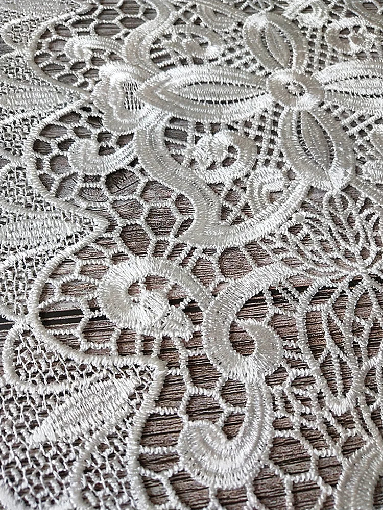 serviette table blanche brodée motif floral coton polyester classique maison festive