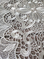 serviette table blanche brodée motif floral coton polyester classique maison festive