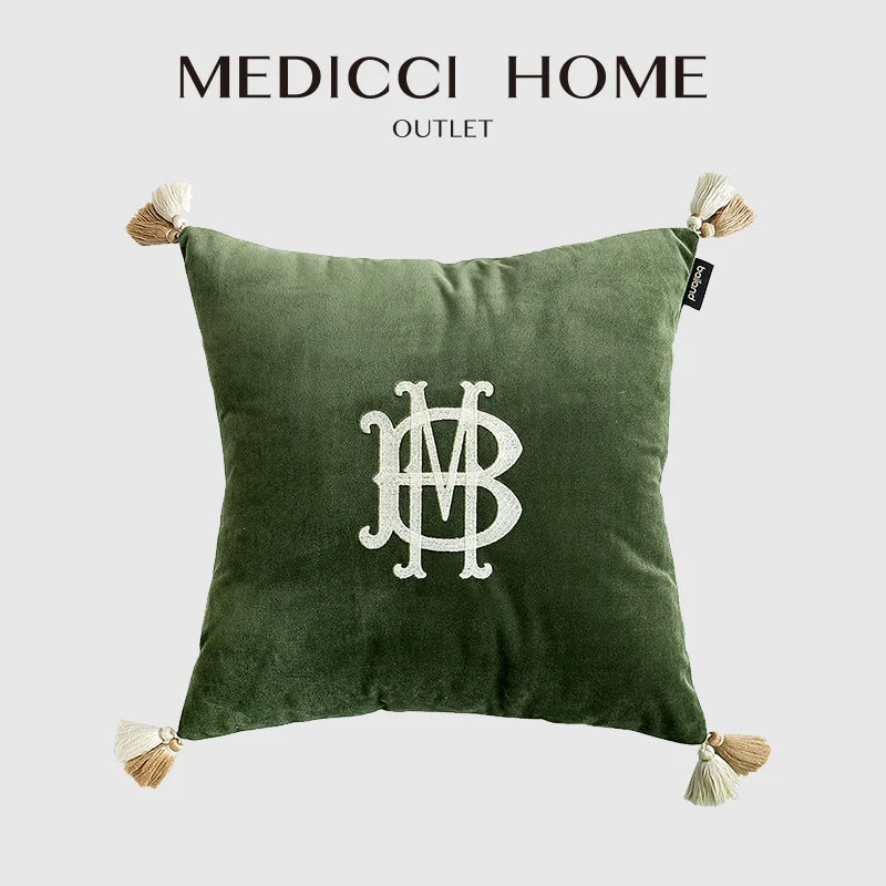 coussin carré vert foncé monogramme blanc velours tassel beige moderne brodé environnemental taie d'oreiller