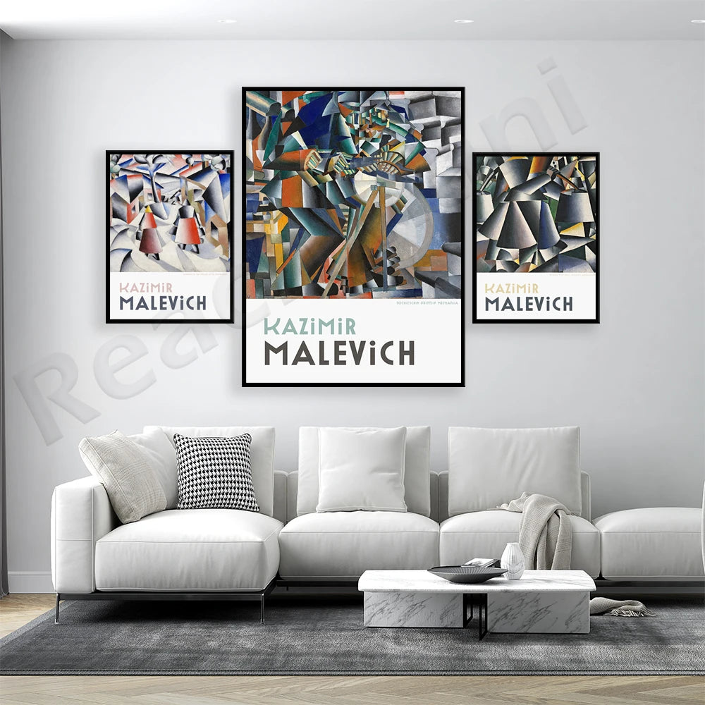 Ensemble de trois affiches d'art moderne mettant en valeur les œuvres cubistes de l'artiste russe Kazimir Malevitch.