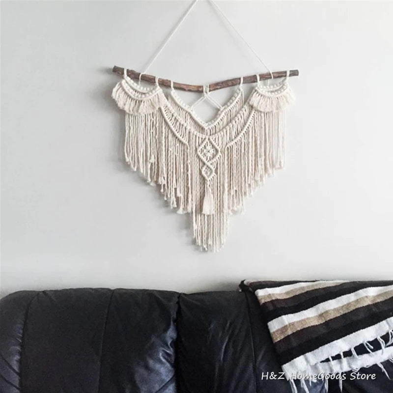 Détail du tissage main de la tapisserie en macramé