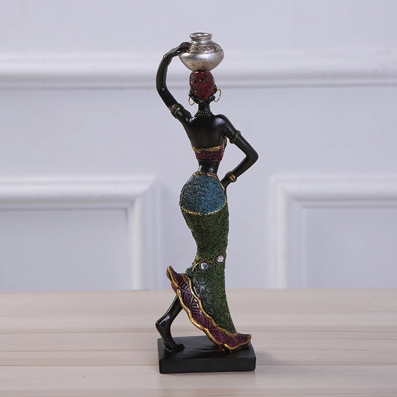 Figurine africaine assise en résine argent