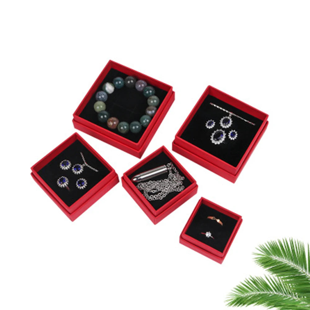 boîtes bijoux papier rouges blanches rangement colliers boucles oreilles bracelets bagues cadeaux noël