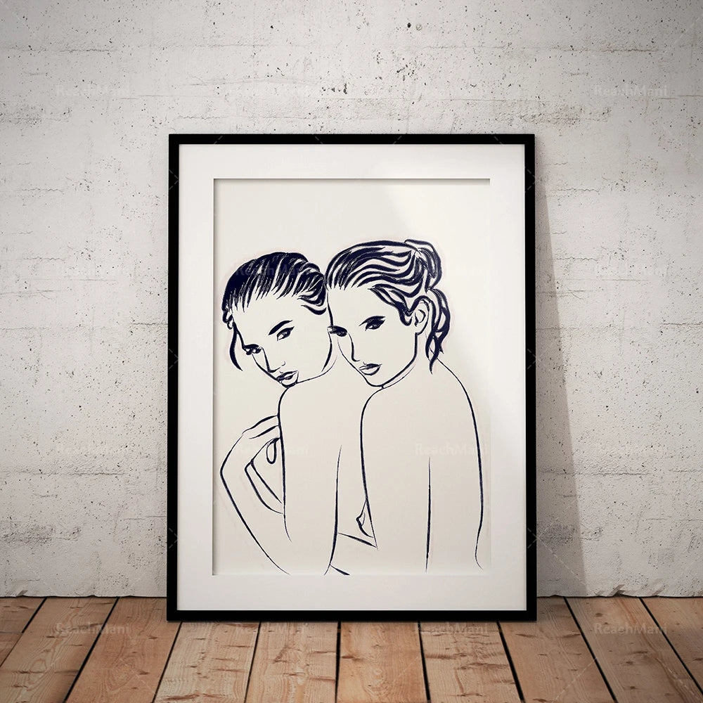 Deux personnages féminins stylisés sur un fond blanc avec un cadre noir.