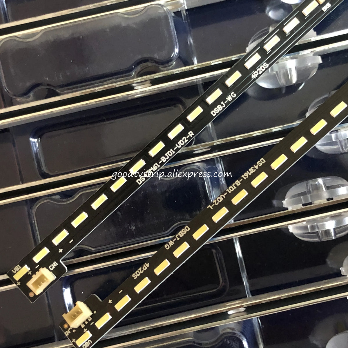 ruban led noir jaune décoration professionnelle ligne leds modernes connecteurs dorés flux lumineux élevé