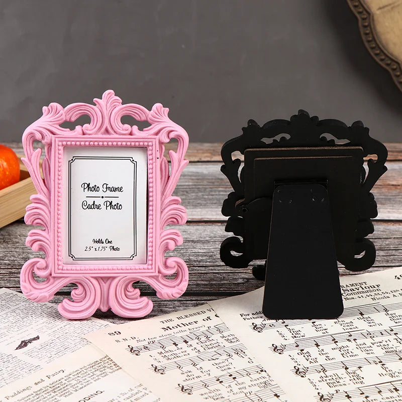 cadres photo vintage baroques rose noir blanc or volutes floraux partitions musicales potiron assiette
