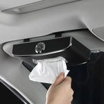 Boîte à mouchoirs verte dans une voiture avec décoration intérieure coordonnée