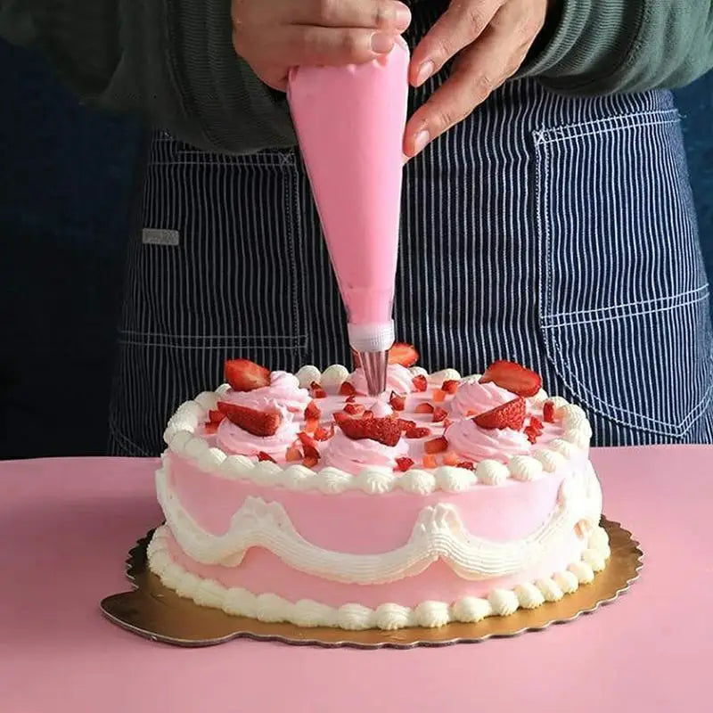 ensemble pâtisserie embouts coniques sacs pâte rose bleu grattoirs brosses nettoyage outils boulangerie