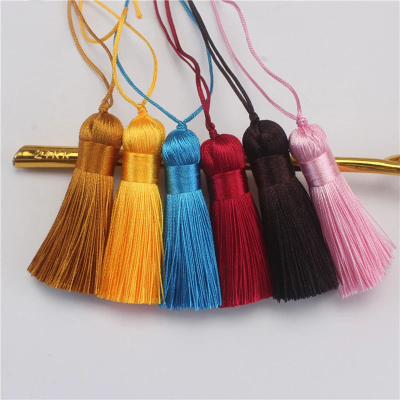 pompons soie polyester 5cm longueur 18cm corde noir rose rouge vert jaune bleu modernes