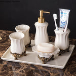 ensemble salle bain blanc doré classique cérémonial distributeur savon tasse buvant support savon porte