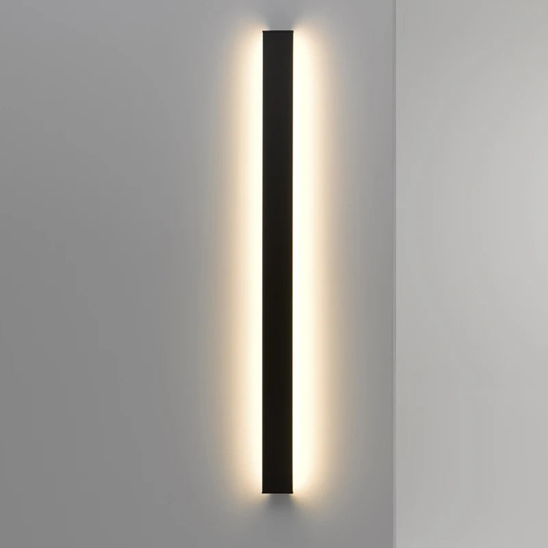 Détail de l'applique murale en aluminium avec design épuré et finition noire