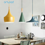 lampes suspendues modernes trois abatjours vert jaune rose blanc minimaliste