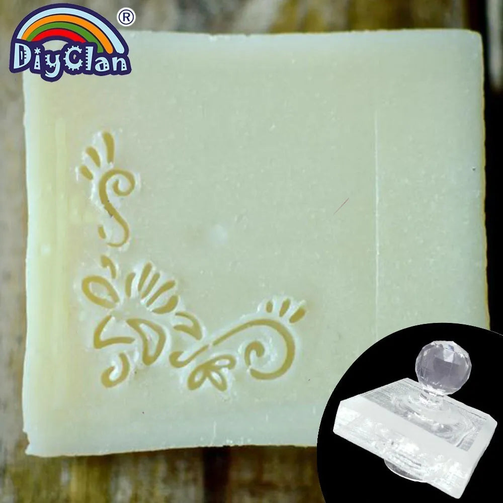 savon artisanal blanc motifs floraux gravés texture granuleuse traditionnel sans anse utilisation