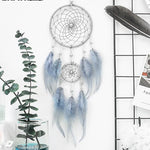attrape rêves bleu clair gris plumes wicker boho chic chaines métalliques ornemental suspension décoration