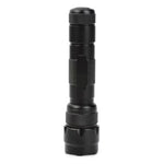 lampe torche led noire texturée moderne distance éclairage 100 200 metres