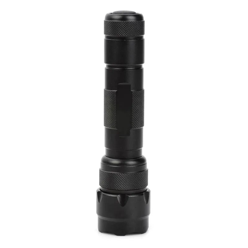 lampe torche led noire texturée moderne distance éclairage 100 200 metres