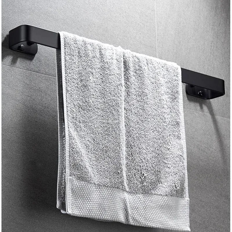 porte serviettes mural moderne vis fixe serviette blanche motifs géométriques rayures noires aluminium noir