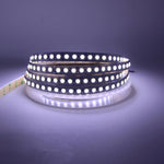 Détail de la bande LED flexible avec 120 LED/m en gros plan